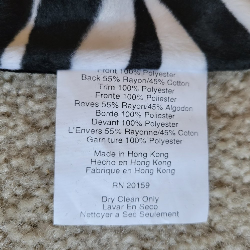 NWOT Plush velvety zebra print throw blanket with fringe - Picture 6 of 6